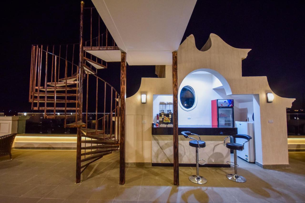 New Pyramid Quen Hotel カイロ エクステリア 写真